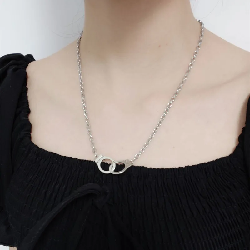 

Dropshipping Handmade Men Women Punk Rock Stainless Steel Handcuffs Pendant Necklace Handcuffs Charms Choker Necklace Jewelry