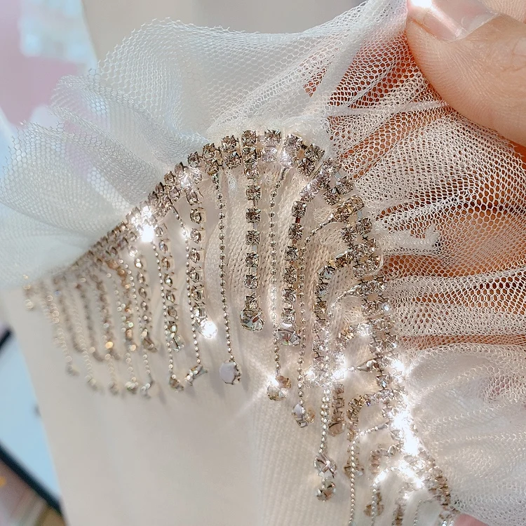 Женский топ на бретельках трикотажная Облегающая майка со стразами и кисточками