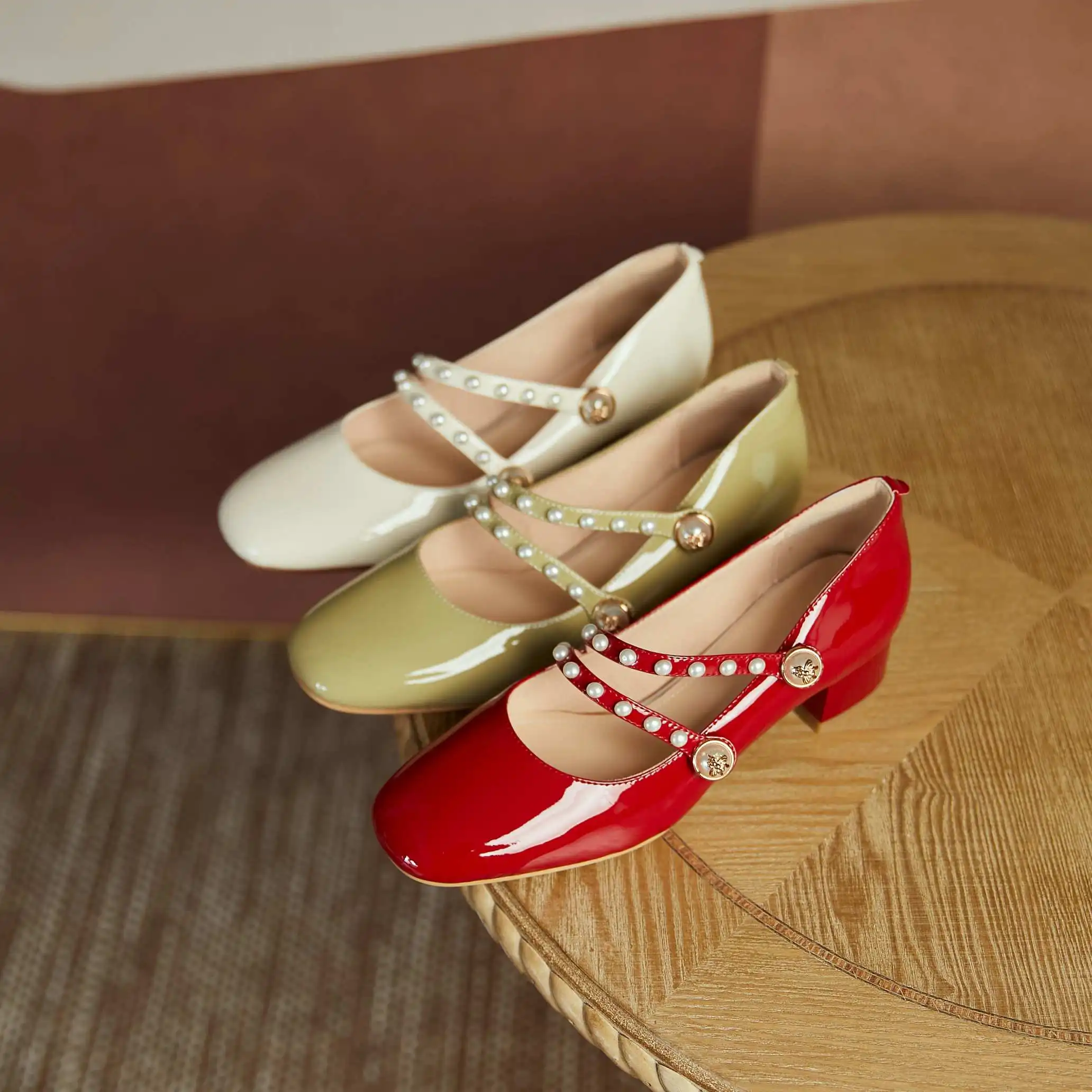 

Krazing Pot Princess style patent leather pearl decorations square toe thick med heel buckle straps young girls women pumps L29