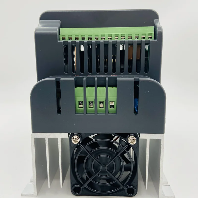 Фото Vfd 3 кВт 4 220 В до 380 однофазный вход 3-фазный выход частотный инвертор переменного Vfd 3 кВт 4 220 В до 380 однофазный вход 3-фазный выход частотный инвертор переменного