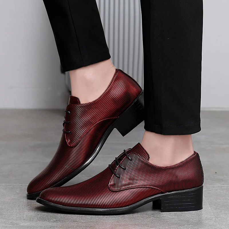 

Men Leather Shoes Design Brand Shoes Classic lace up Brogue Man Footwear Formal Shoes outdoor men Shoes club party Wedding Shoes