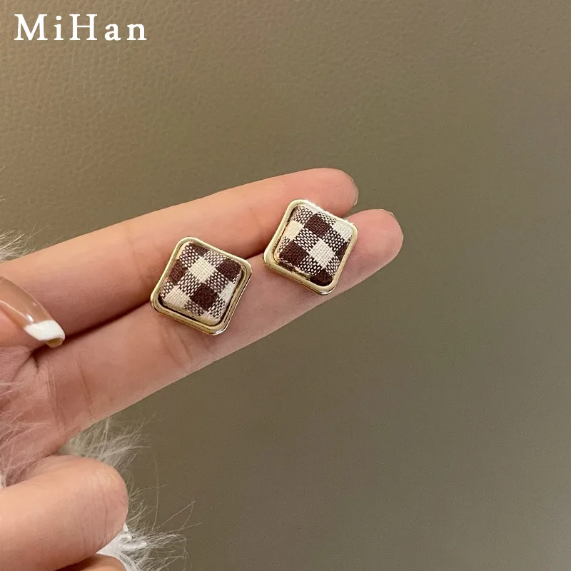 

New Winter Geometric Simple Clip on Statement Earrings Big Temperament Plaid Womens Earrings Aesthetic Accessories
