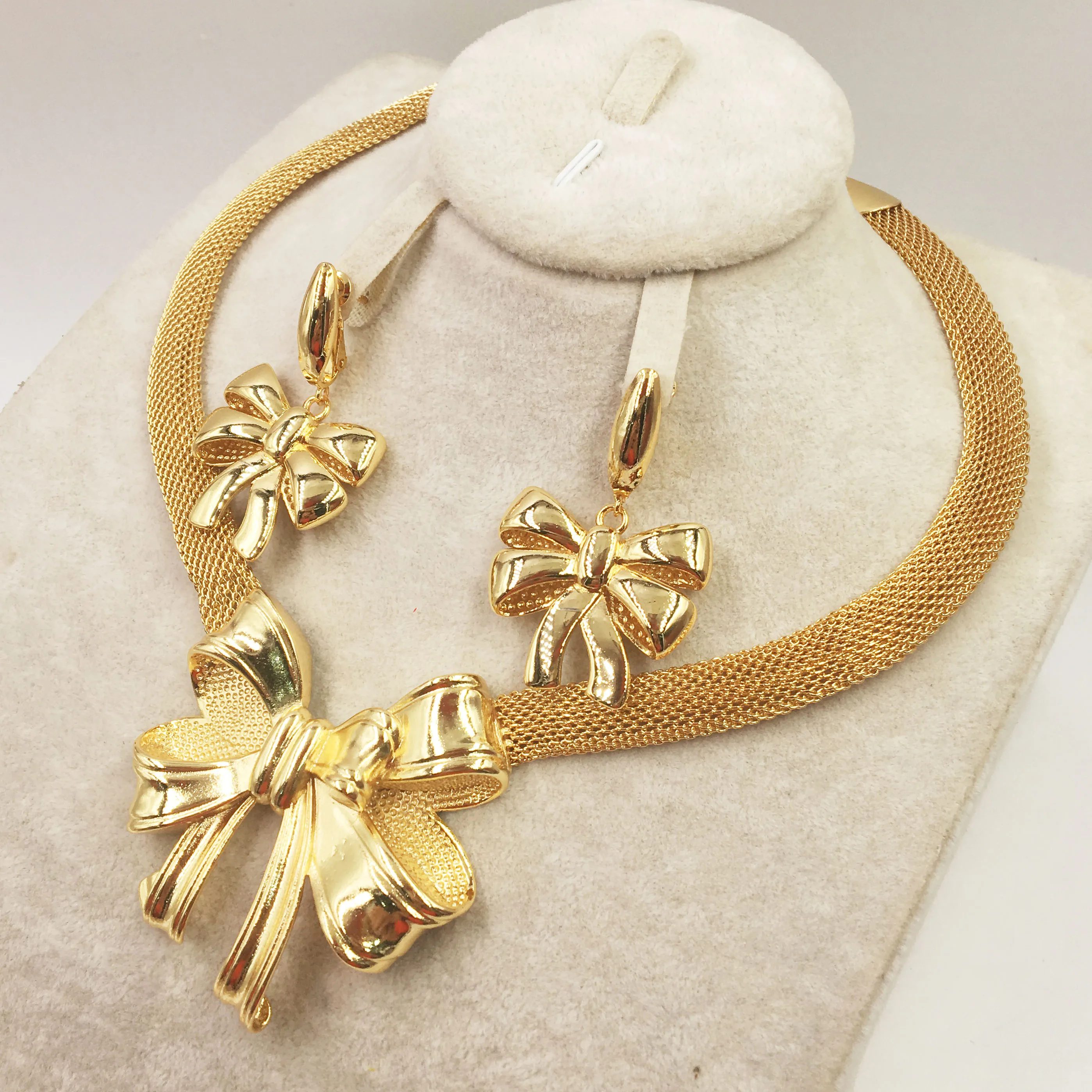 

gold necklace earrings collection fashion Nigeria wedding African pearl jewelry collection Italian women's jewelry set