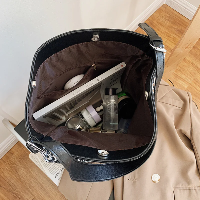 

YILIANNew winter Ultra flame-embossed high-capacity Tote bag in 2021 one-shoulder cross-body bag