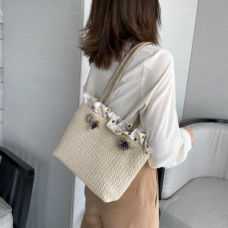 

Women Straw Beach Bag Ladies Shoulder Bag Wicker Woven Handmade Shoulder Messenger Bags Summer Travel Shopping Totes Tassel Bags