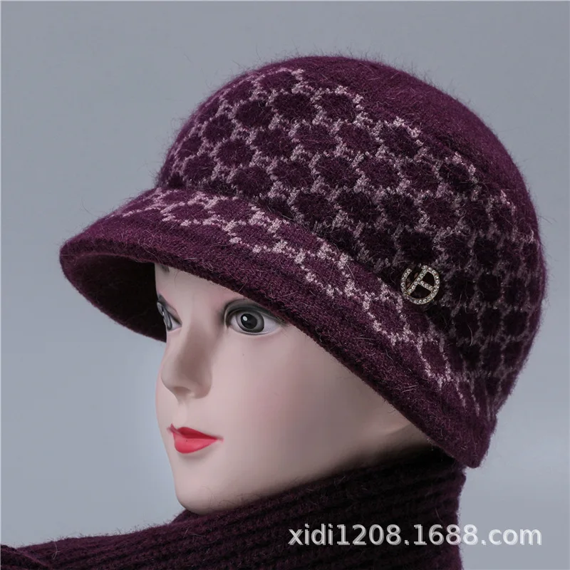 

Basin of Female Mother Warm Autumn/Winter Day Old Hat The Olderly Woman Grandma Knitted Wool And Wool Cap