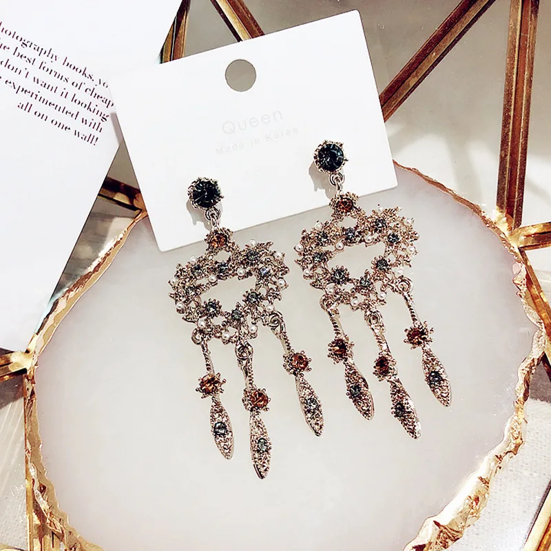 

AVEBIEN Vintage Metal Heart Tassel Earrings Baroque Women's Stud Earrings Boucle oreille femme Fashion Jewelry