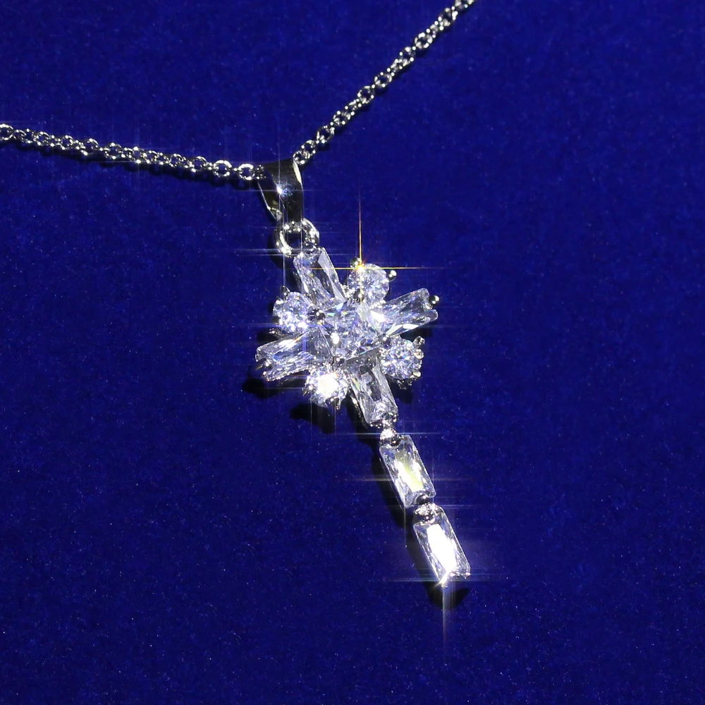 

Flower Necklace Women Necklace Silver Chain Flower Shape Inlaid Cubic Zirconia Sweet Surprise Birthday Gift for Girlfriend