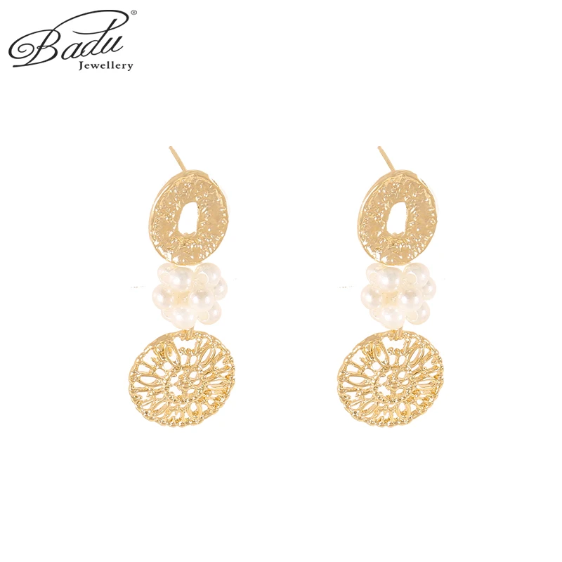 

Badu Women New Pearl Earrings Round Flower Pendant Hollow Design Accessories Metal Frosted Surface Simple Style Gift For Girls