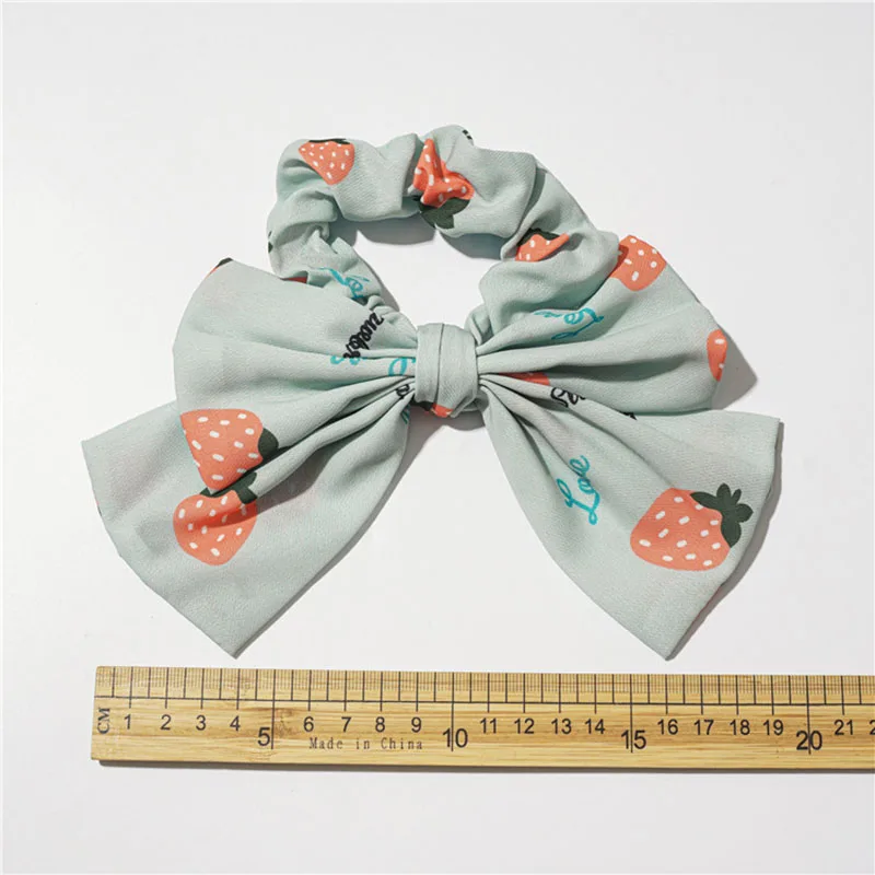 Шифоновая резинка для волос с большим бантом и принтом клубники летние головные