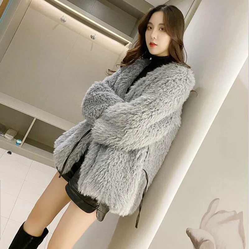 

Faux Fur Coat Winter Coat Women 2020 New Solid Faux Lamb Fur Jacket Warm Thick Fashion Loose Plush Ladies Coats Fluffy Jacket