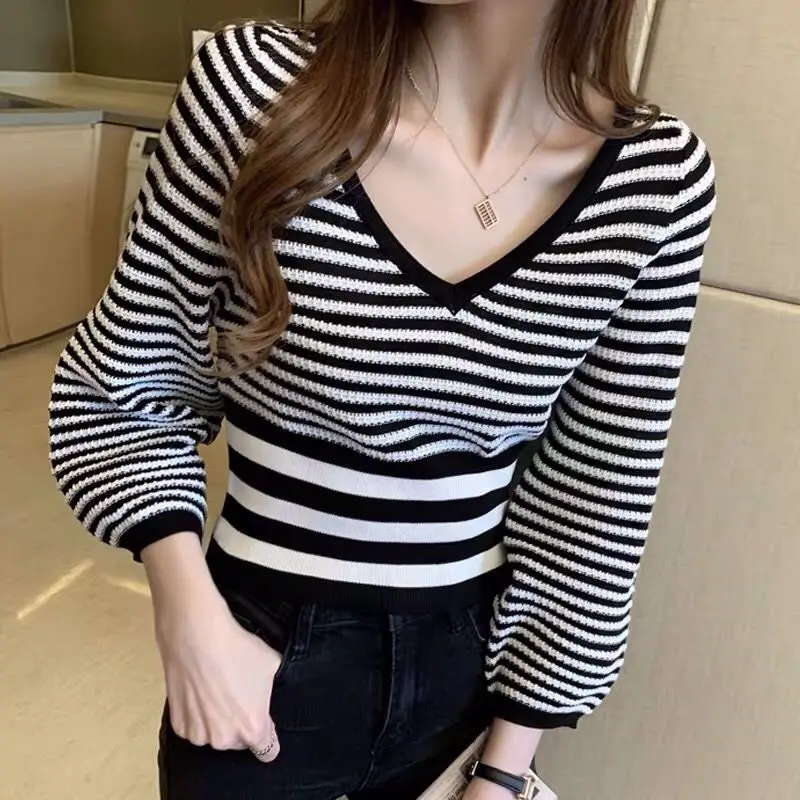 

Striped T-shirt slim Lantern Sleeve short V-Neck long sleeve top