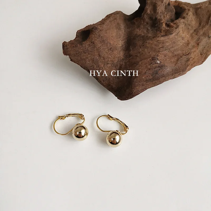 

Korean Design Metal Ball Glossy Bright Gold Earrings Simple Cold Wind Atmospheric Ear Buckle Trend Fashion Ear Jewelry Women