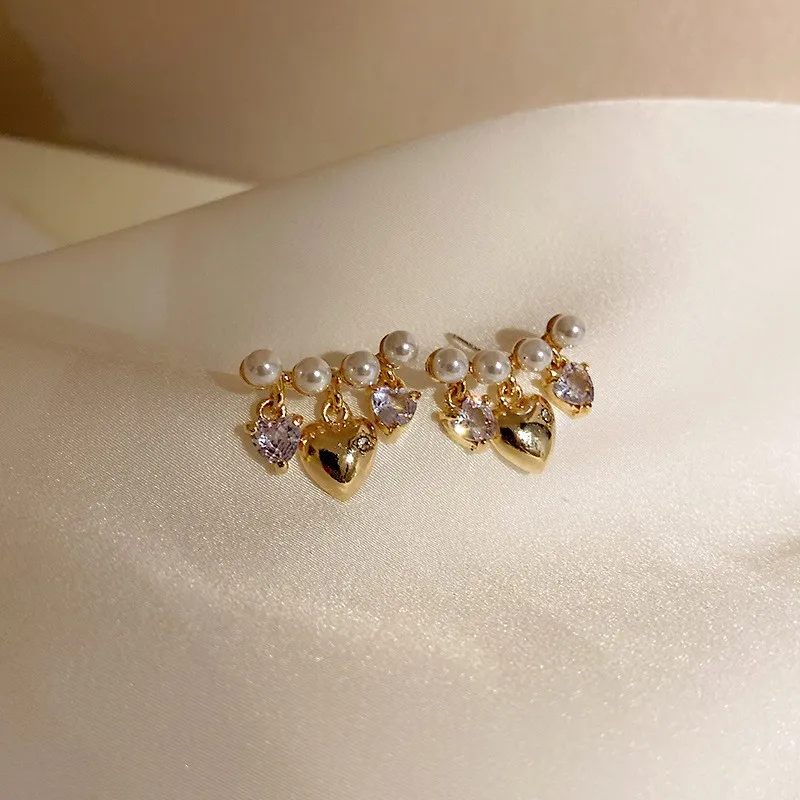 

2021 New Senior Sweet Pearl Joker Fashion Stud Earrings Contracted Heart Crystal Modelling Small Fresh Trend Women Earrings