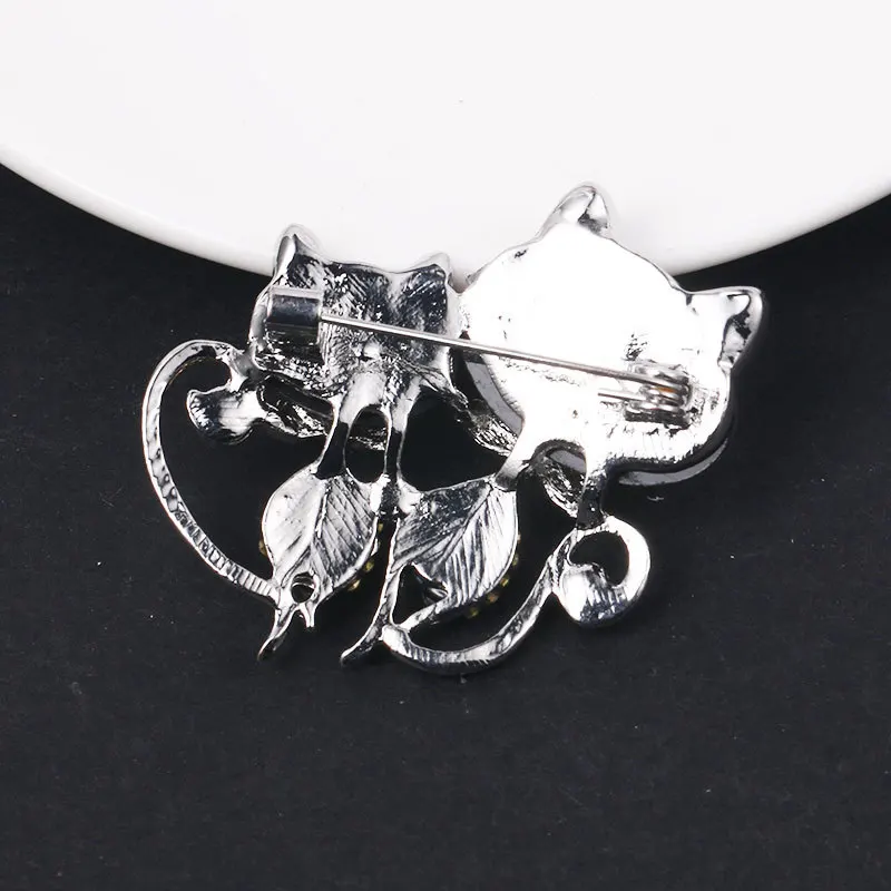 

Luxury Female Small Cat Brooch Charm Silver Color Jewelry Brooches For Women Cute Shell Zircon Pin Dress Coat Accessories