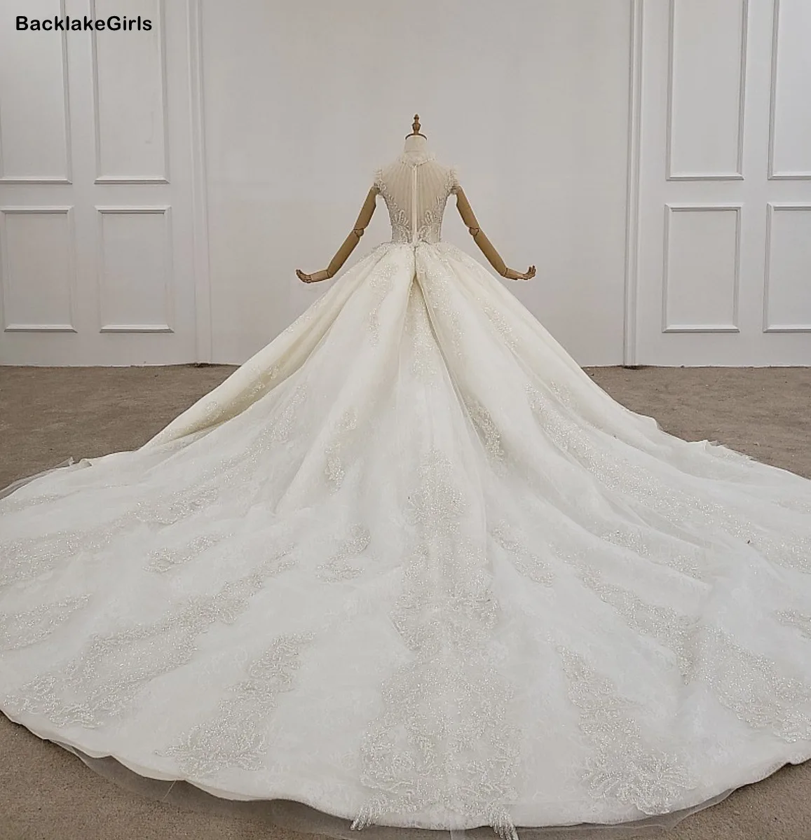 Свадебное платье с блестками и кружевами свадебное шлейфом для собора белые