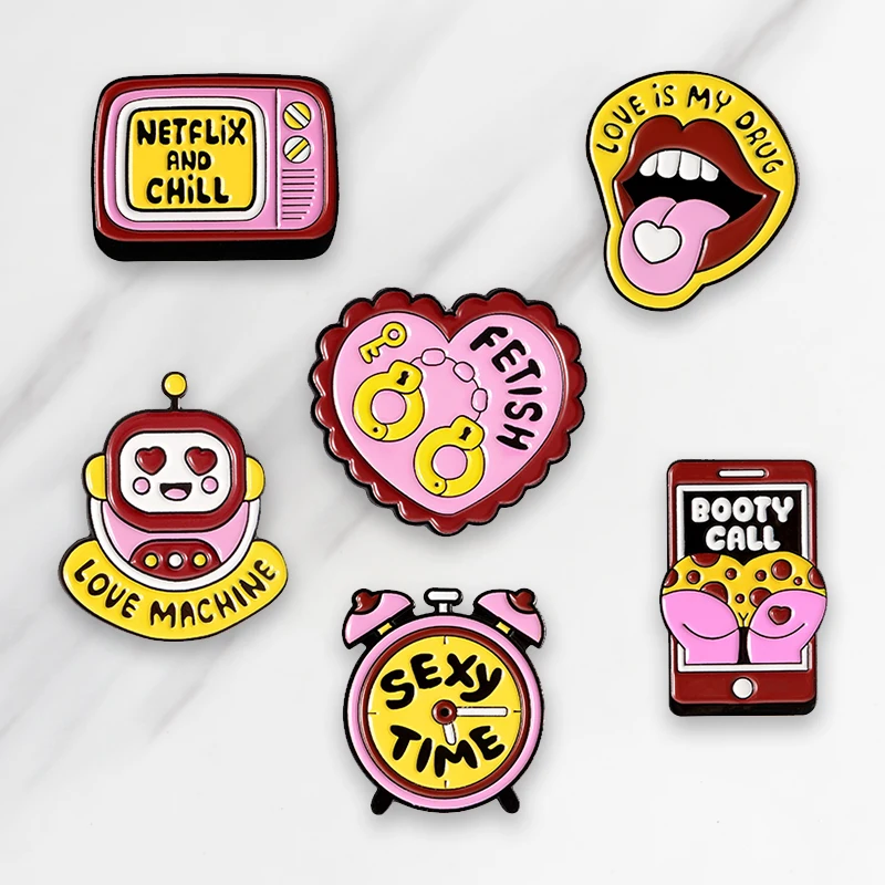 Розовая коллекция Броши Эмаль Брошь робот ТВ часы прикладом губы сердце отворот