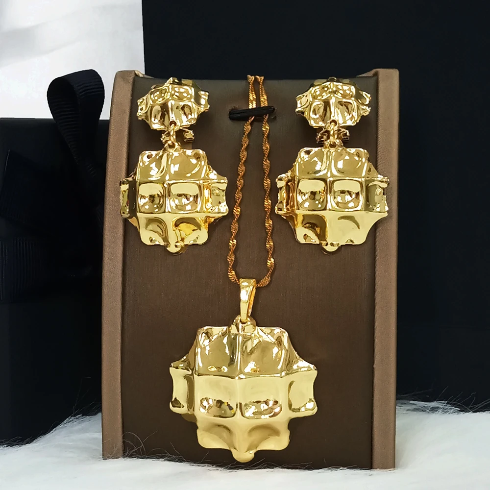 Комплект из колье и серёг золотистого цвета|Ювелирные наборы| |