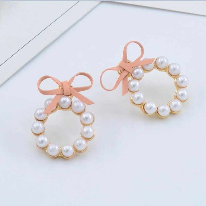 

Women's Geometric Pearl Bow Round Stud Earrings