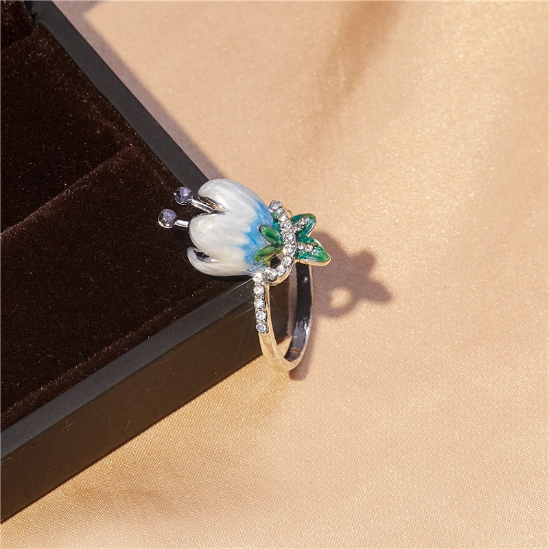 

Romantic Fashion Exquisite Charming White Flowers Women Ring Temperament Banquet Accessories Charm Jewelry Valentine's Day Gifts