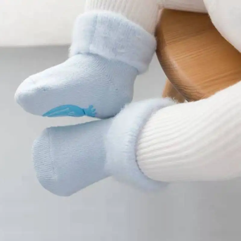 Носки хлопковые нескользящие однотонные для новорожденных мальчиков и