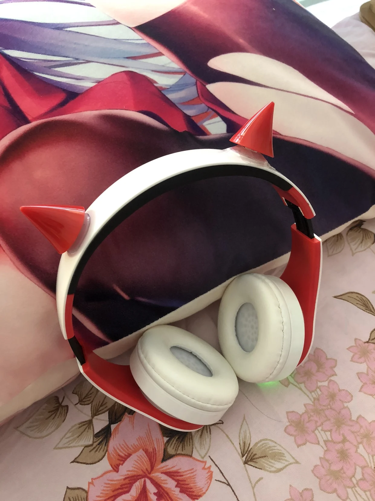 

Anime Darling in the FRANXX 02 Zero Two Wireless Bluetooth Headset Comfortable Stereo Foldable Gaming Headphones Cosplay Gift