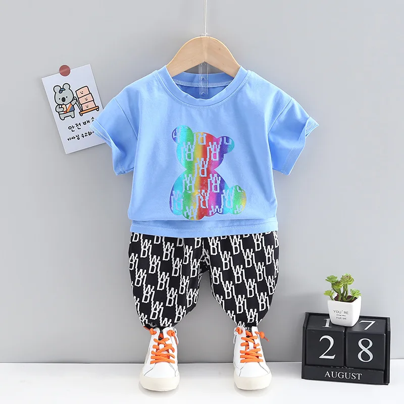 

Повседневный летний комплект одежды для маленьких мальчиков, футболка с мультяшным принтом и буквенным принтом для маленьких девочек + шор...