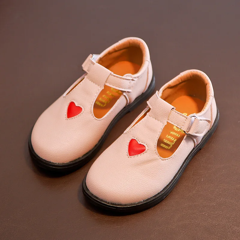 Повседневная обувь принцессы Обувь из искусственной кожи с сердечками и пряжкой