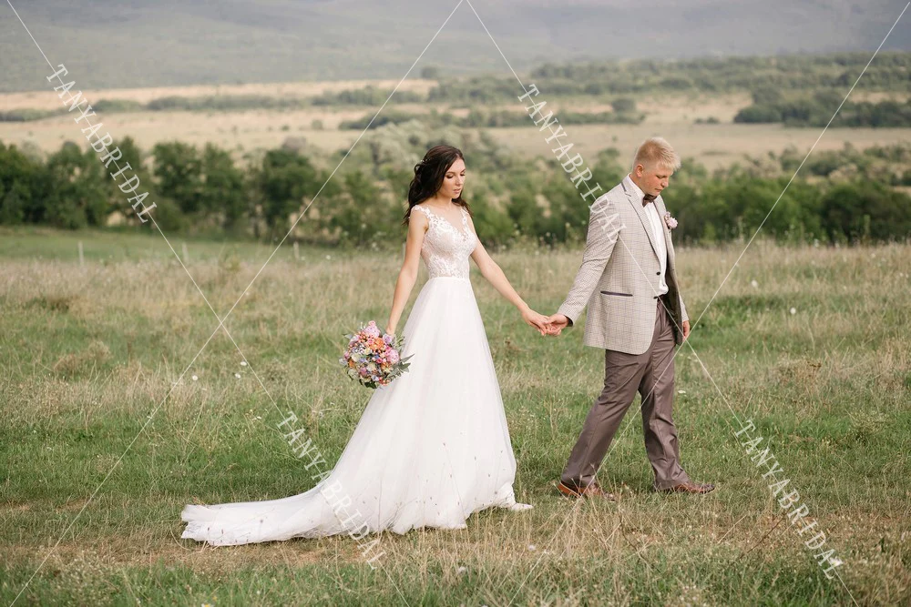 

V-Neck Chiffon Country Wedding Dresses Swing Lace Bridal Gowns Beach Wedding DW299