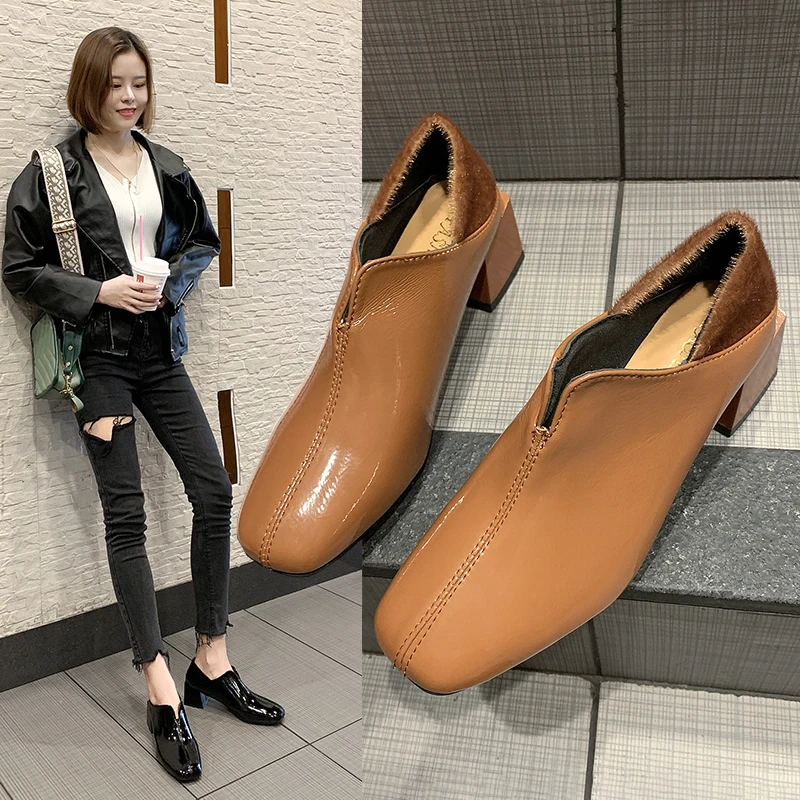 

Women's shoes can be worn on the foot and thick with patent leather shoes autumn 2021 new high-heeled shoes square deep leather