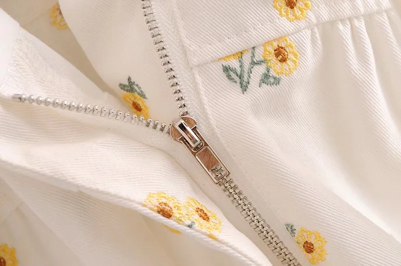 

2020 Notched V neck Embroidery Daisy Flower Bodysuits Women Tie Bow Waist Short Sleeve Short Pants Jumpsuit Romper Playsuits