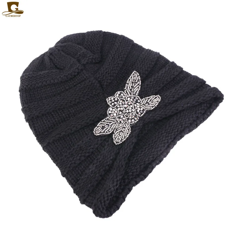 Лыжная мешковатая шапка с цветами украшенная бусинами Модная вязаная