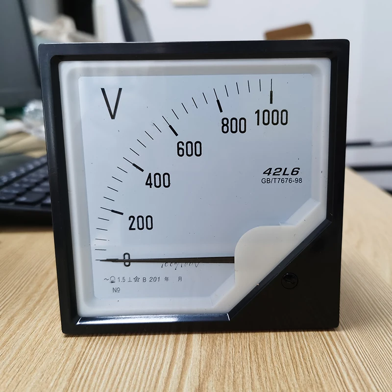 Механический измеритель напряжения переменного тока 0-1000 В 42L6