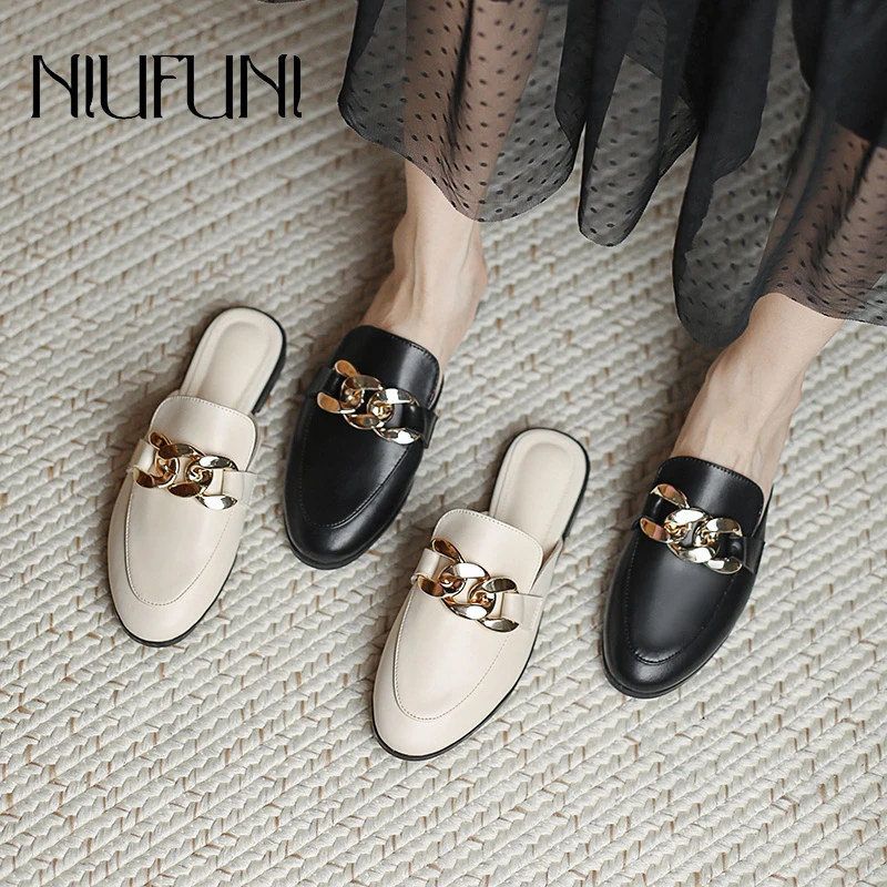 

Muller Shoes Metal Chain Round Head Women's Slippers 2021 New Casual Flat Women Shoes Summer Slides Pearl Sandals Bright Leather