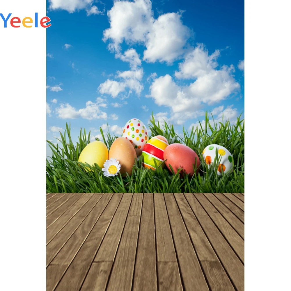 Yeele счастливая Пасха винил темным дощатым полом и драпировкой травой небом Фон