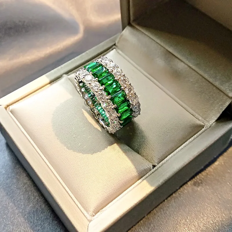 

2021 new fashion trend high carbon diamond emerald full diamond S925 silver simulation diamond ring exquisite gift for women