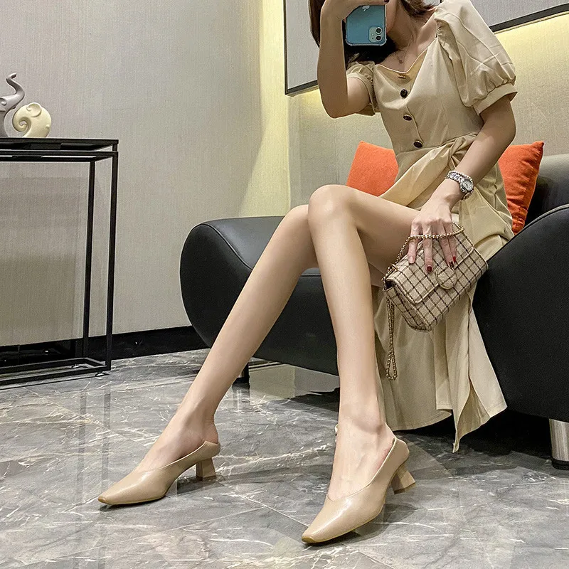 Туфли-лодочки женские на высоком квадратном каблуке пикантная мягкая кожа