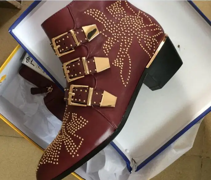 wine red leather Популярные женские ботильоны из натуральной кожи с заклепками; зимние ботинки для подиума на не сужающемся книзу массивном каблуке; ковбойские мотоциклетные ботинки с пряжкой - Цвет: wine red leather