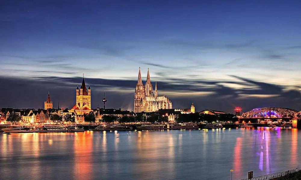 Европейский стиль мир знаменитая архитектурная подсветка ночная сцена HD Цвет