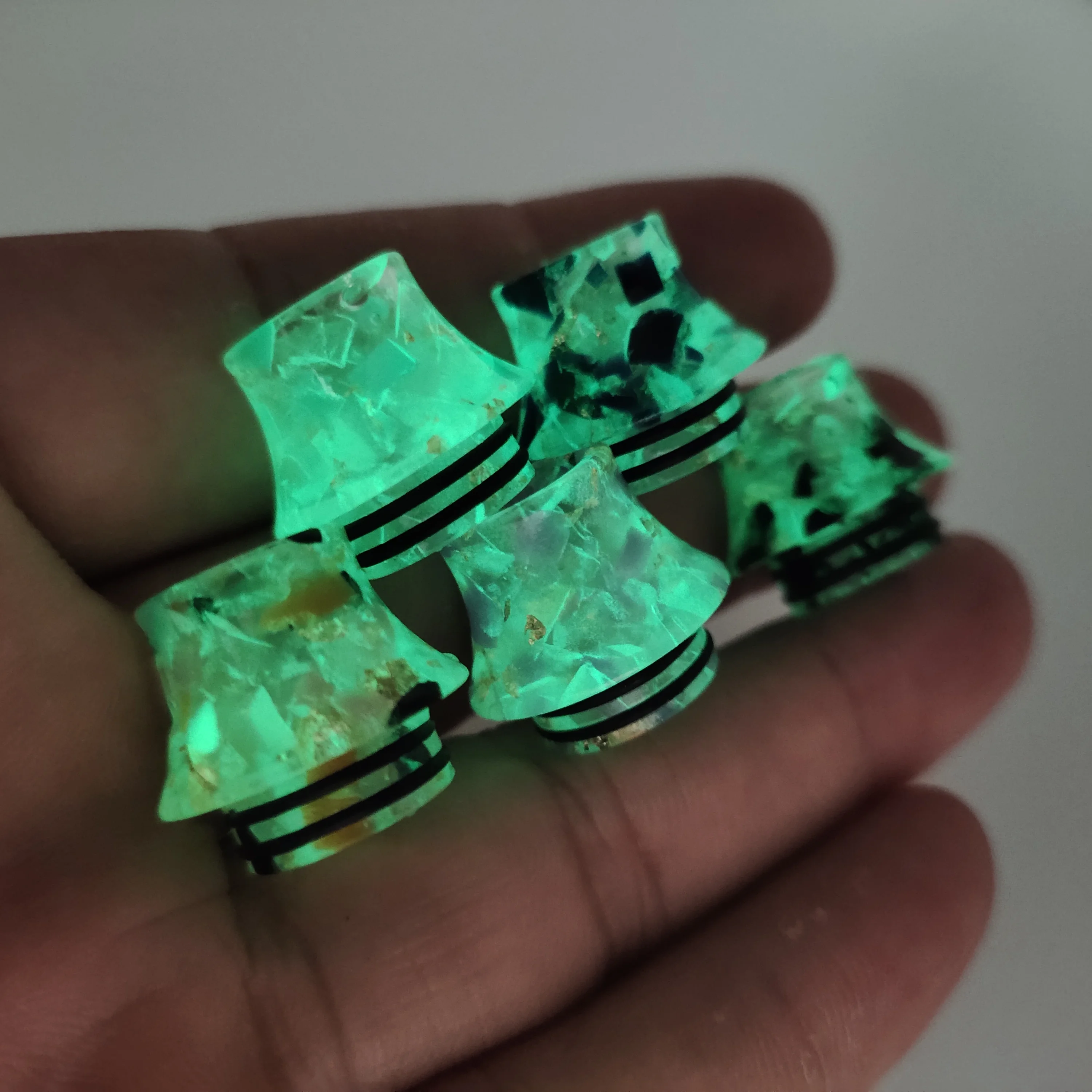 Светящийся флуоресцентный мундштук 810 из смолы для капельного наконечника вейпа