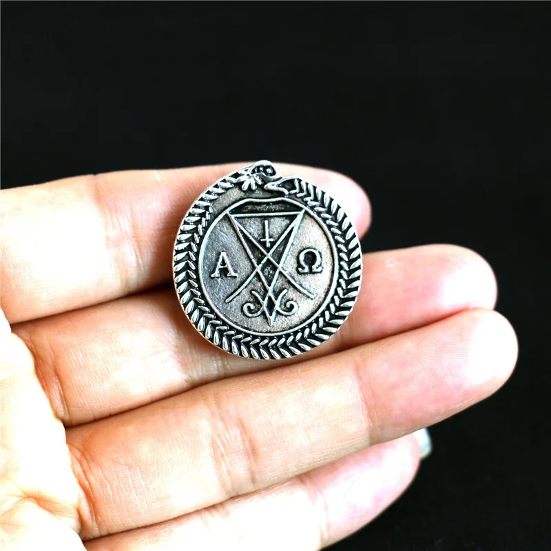 

Lucifer Tom Ellis Cosplay Brooch Props Halloween Retro Alloy Badge Pin Props