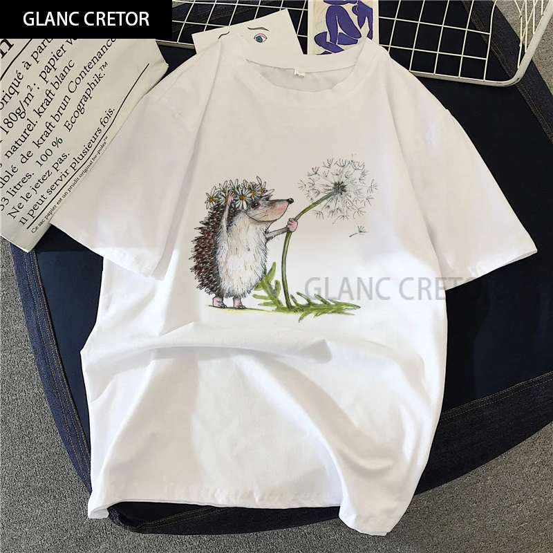 

Cartoon Female Hedgehog with Heart Tshirt Summer Tee Shirt Easy short-sleeved female T-shirt