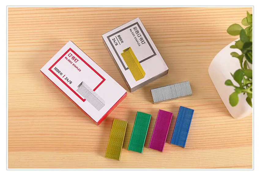 Universal 24/6 Chisel Point Standard Colorful Staples, 3.4cm Length, 800/Box, Paper Book Binding Staples Fits Standard Staplers