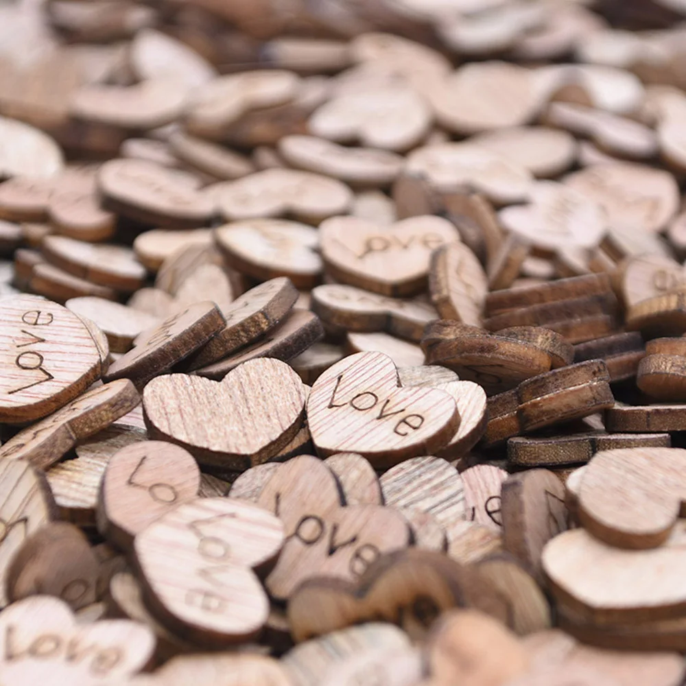 

100Pcs 1.5cm Wooden Chips Ornament Heart Shape Wood Slice Engraved Love Natural Craft Wedding Birthday Party Ornament Home Decor