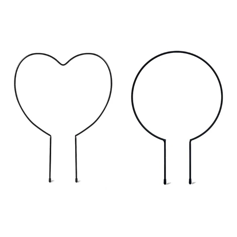 

Металлическая железная стойка в форме сердца для поддержки садовых растений