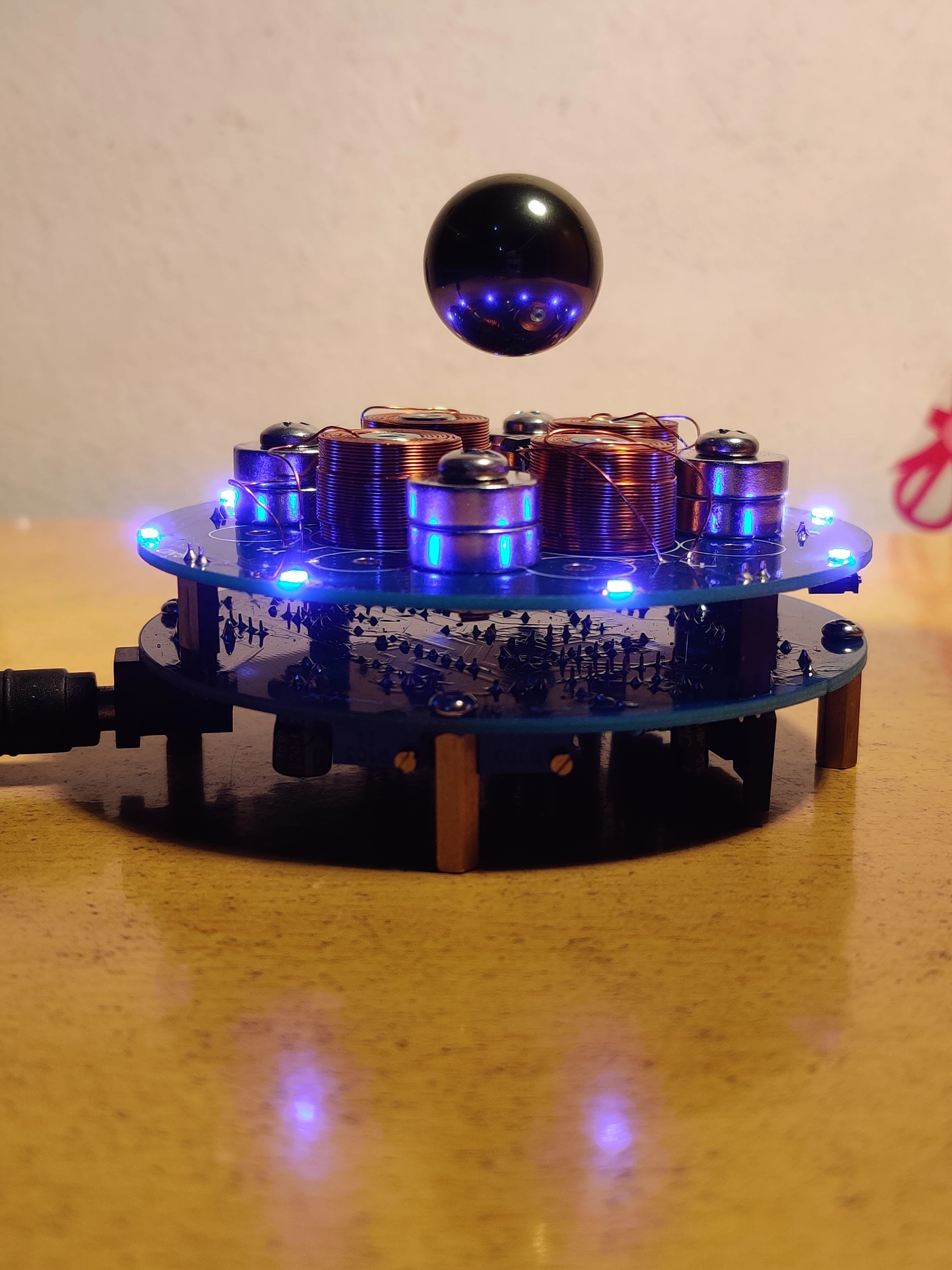 Цифровая магнитная левитация с мощной нагрузкой 5 В эффективная