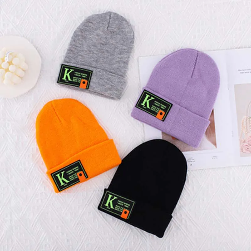 Вязаная шапка ярких цветов в японском стиле женская на осень и зиму теплые