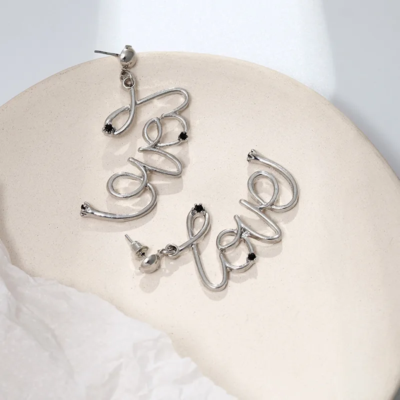 Большие висячие серьги с полыми сердечками новый дизайн для счастливых девушек