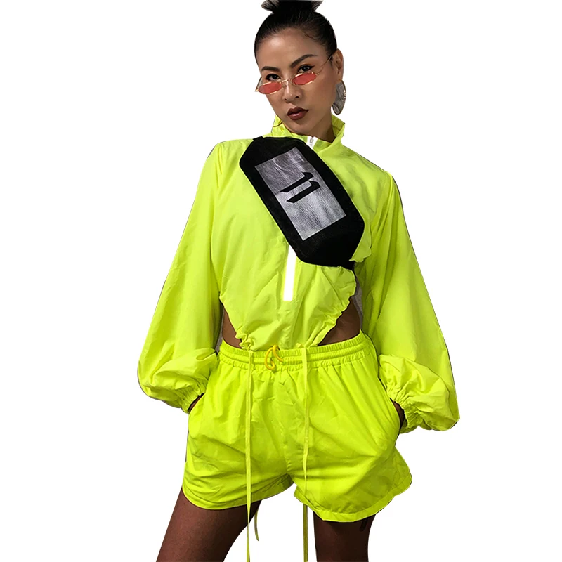 TWOTWINSTYLE комплекты из двух предметов для женщин, стоячий воротник, фонарь, длинный рукав, на молнии, сексуальные комбинезоны, высокая талия, на шнурке, короткие