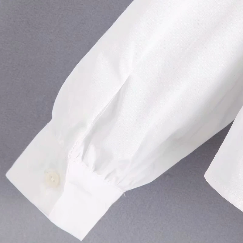 Женская милая блузка с бантом и каскадными оборками белая воротником-стойкой